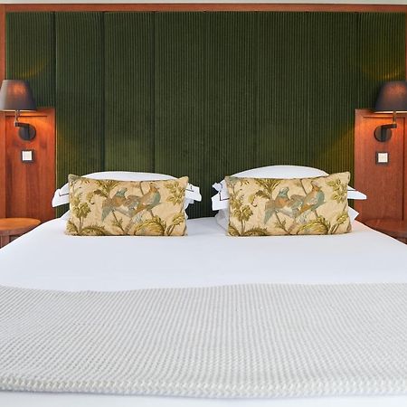Cheval The Edinburgh Grand Aparthotel Kültér fotó A bed with a mattress