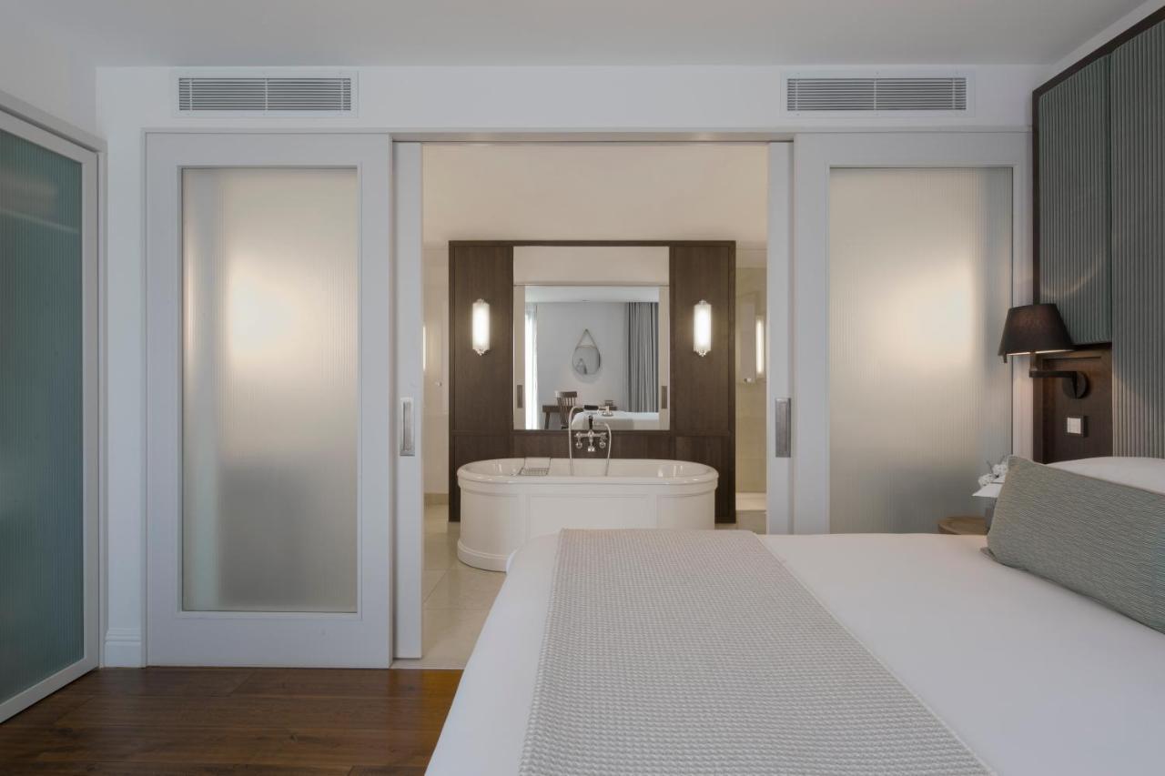 Cheval The Edinburgh Grand Aparthotel Kültér fotó A sliding door
