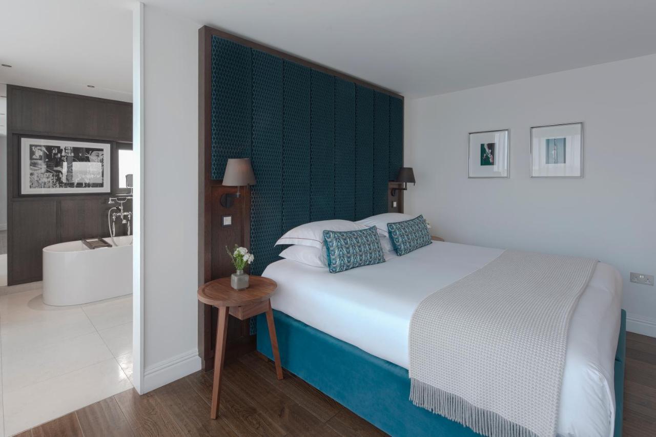 Cheval The Edinburgh Grand Aparthotel Kültér fotó A bedroom at the hotel