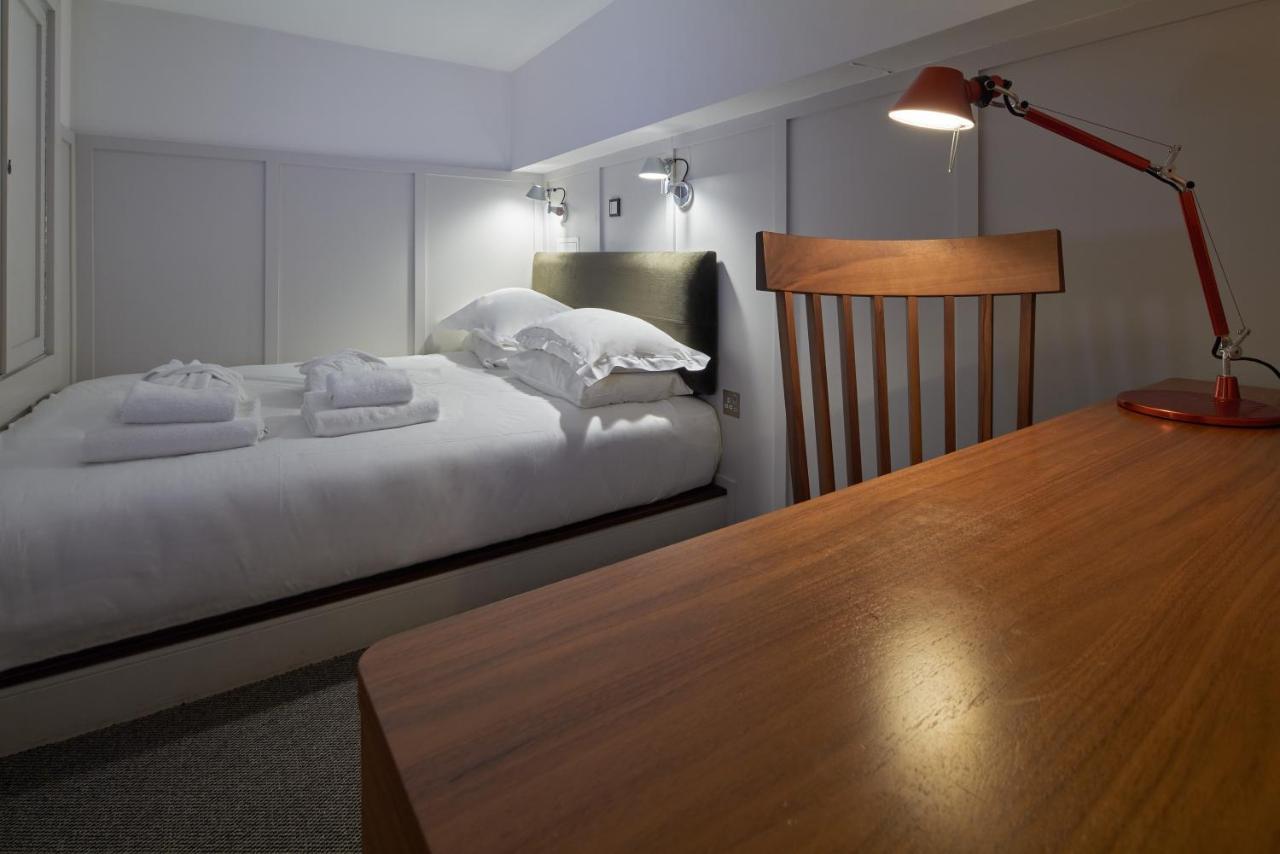 Cheval The Edinburgh Grand Aparthotel Kültér fotó A room at the hotel