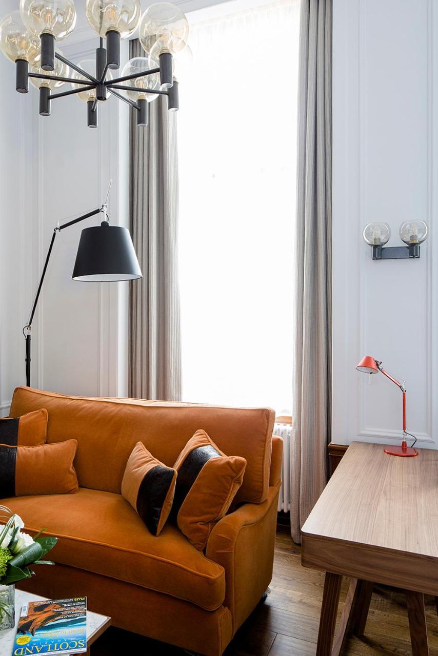 Cheval The Edinburgh Grand Aparthotel Kültér fotó A floor lamp